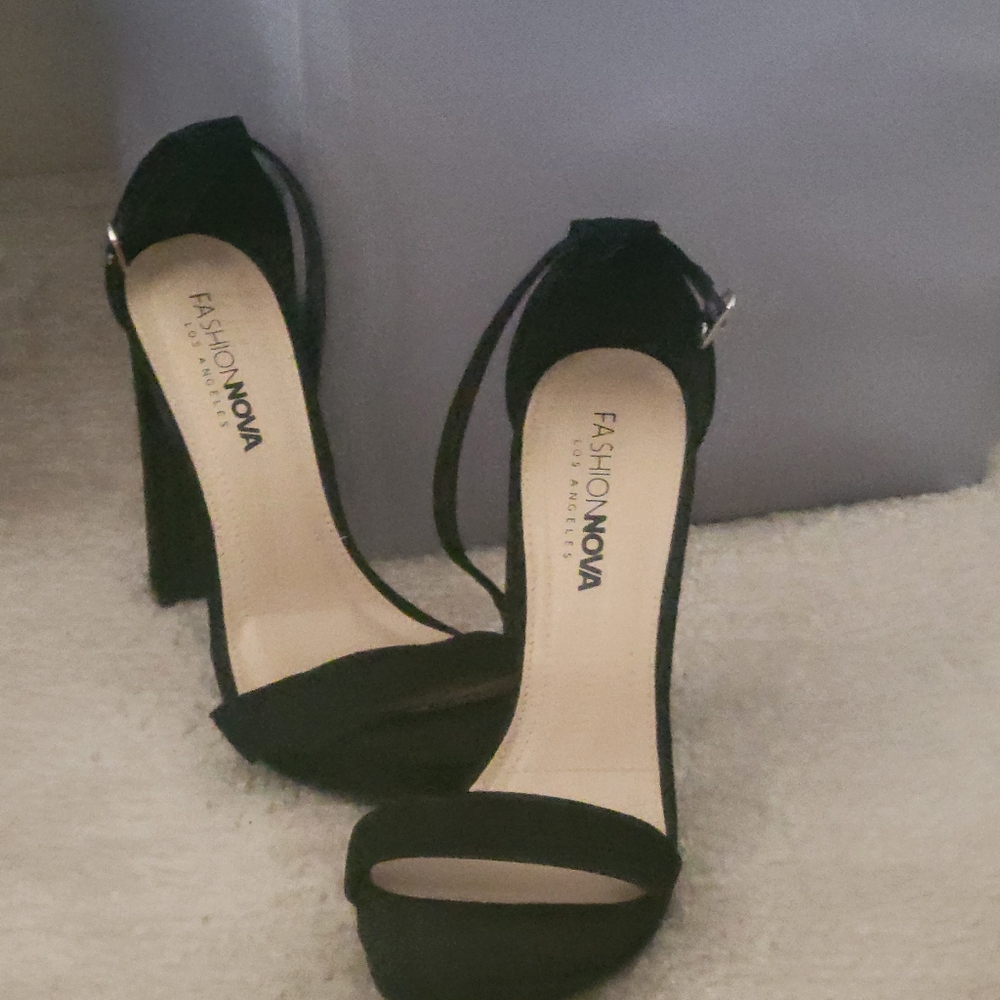Fashion Nova Black Stiletto Heels Classic Pumps